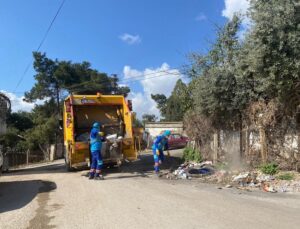 TUZLA BELEDİYESİ TEMİZLİK EKİPLERİ, HATAY’IN KIRIKHAN İLÇESİNDE ÇALIŞMALARA DEVAM EDİYOR