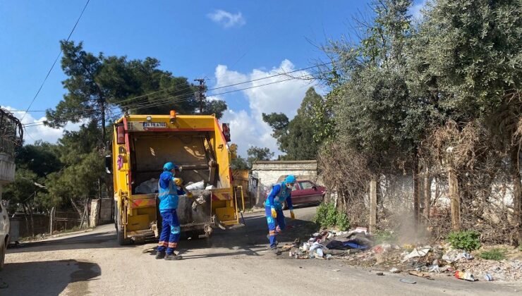 TUZLA BELEDİYESİ TEMİZLİK EKİPLERİ, HATAY’IN KIRIKHAN İLÇESİNDE ÇALIŞMALARA DEVAM EDİYOR